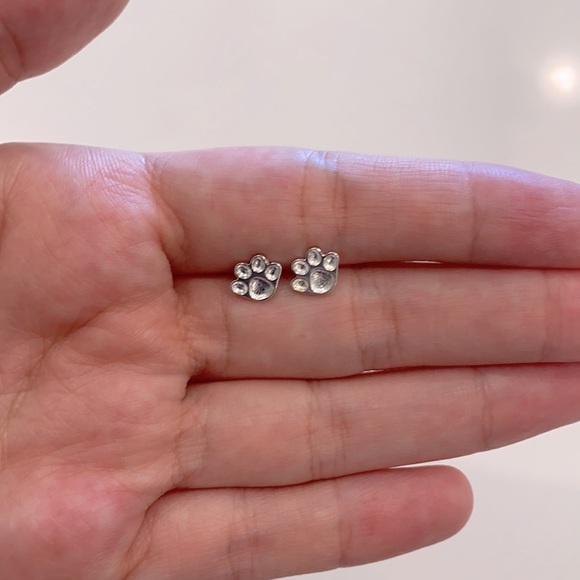925 Sterling Silver Paw Stud Earrings - Picture 2 of 4